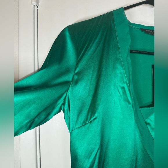 NWT BCBGMaxAzria Silk Blend Kelly Green Long Sleeve Surplice Faux Wrap Blouse XS - Picture 2 of 15